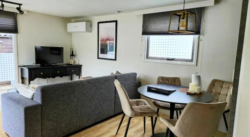 Chalet K2 op de Holle Poarte te Makkum - Image 1