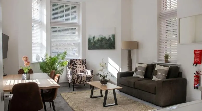 Modern & Bright 1 Bedroom Apartment in Holywell - Image 1
