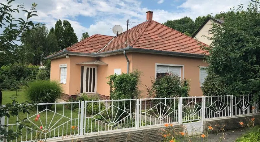 Liget nyaralóház - Image 1
