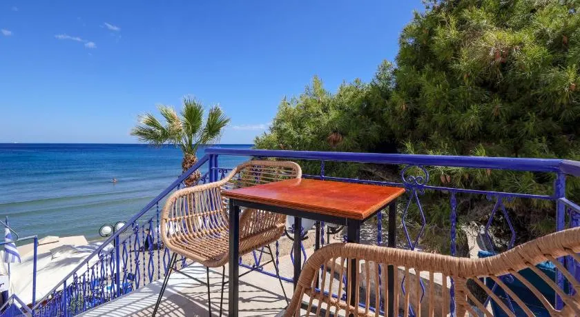 Niko's Beach Suites No1 - Image 1