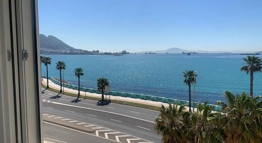 Apartamento junto al mar, con vistas Gibraltar - Image 1