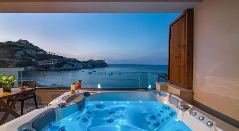Diamanti Residence Beachfront Red suite-Ligaria - Image 1