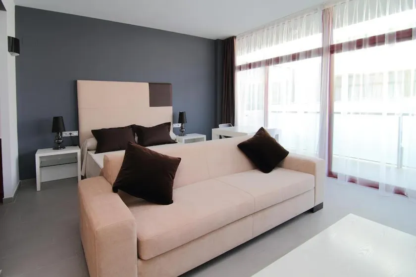 Aparthotel Four Elements Suites - Image 1