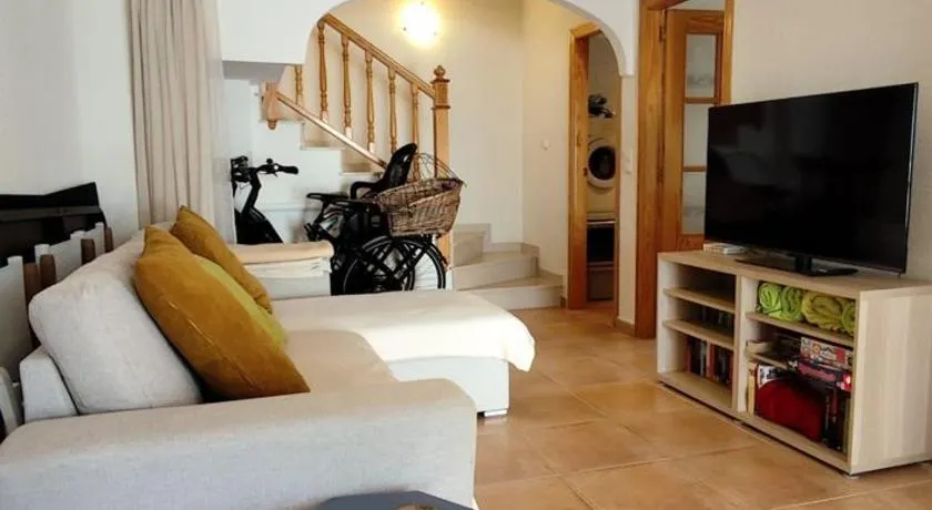 Located in the center of the village of Carvalhal ! - Image 1
