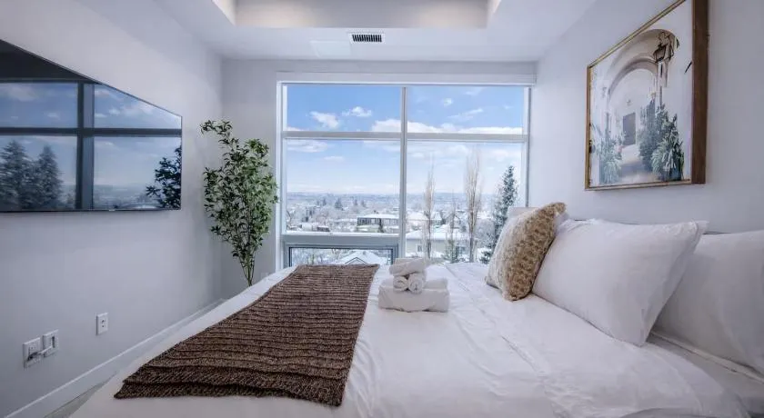 Kensington 2 King Bed Skyline Gym UG Parking - Image 1