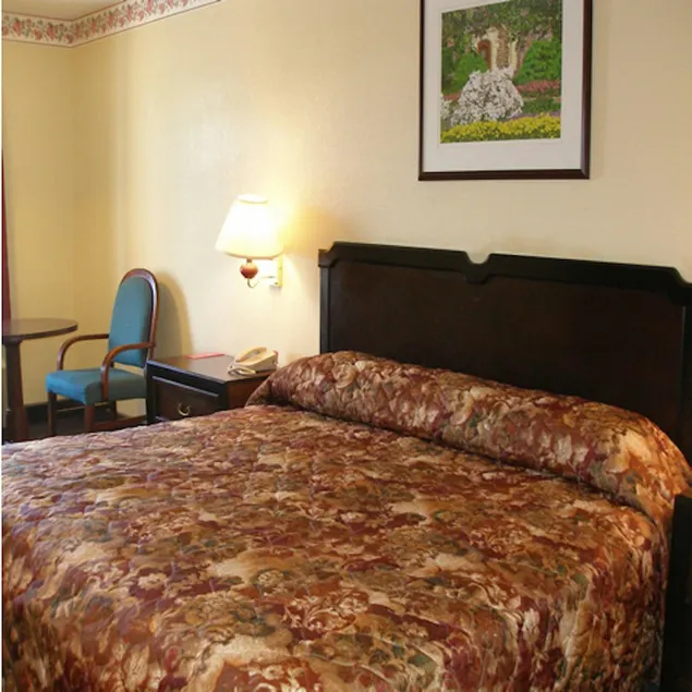 Scottish Inn - Image 1