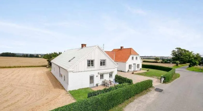 Big house in the countryside near UNESCO city - Image 1