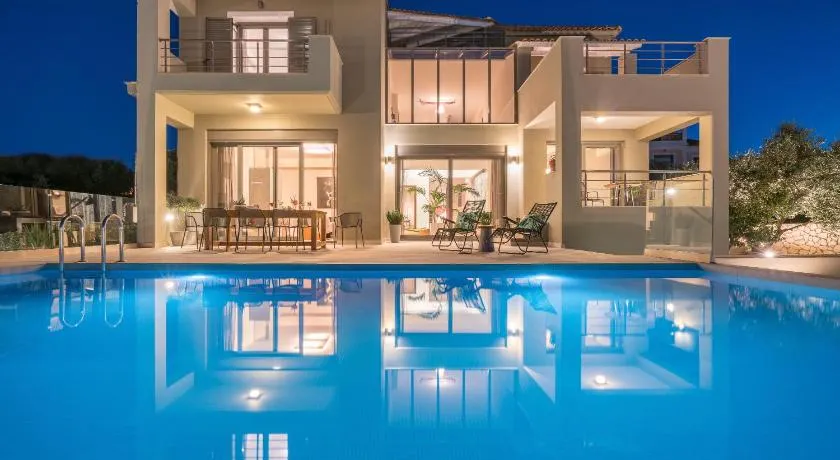 Akemi Luxury Villa - Image 1