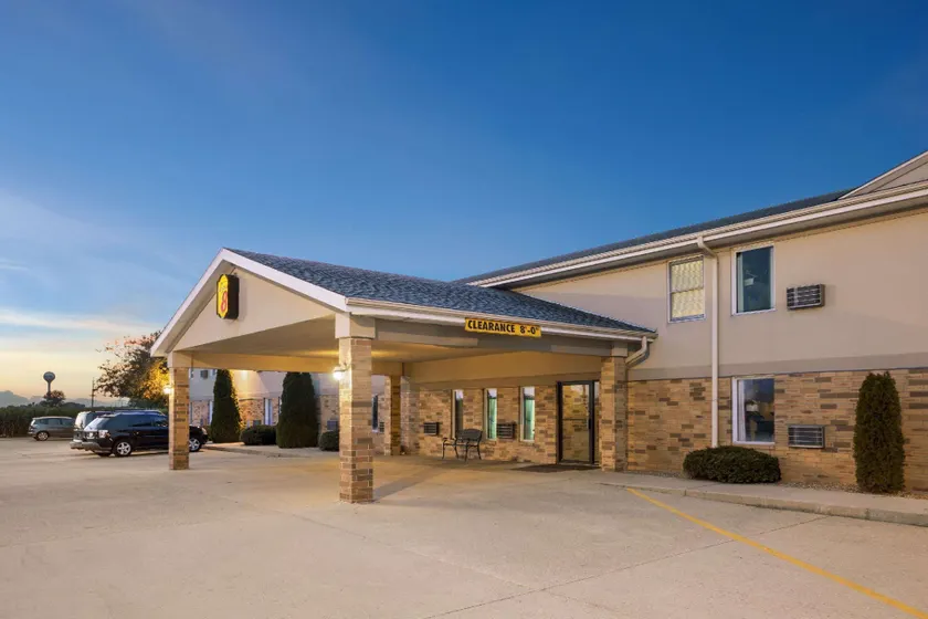 Hotel Mattoon - Image 1