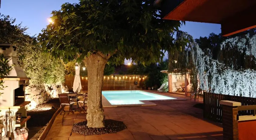 El Cedre Blau Vivienda con piscina en Granollers - Image 1