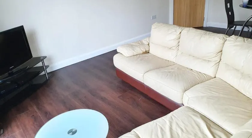 Modern Cambridge Flat-Easy A14 Access and City Links - Image 1