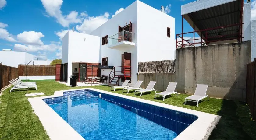 Luxury villa in Sevilla - Pool, Terrace & GameRoom - Image 1