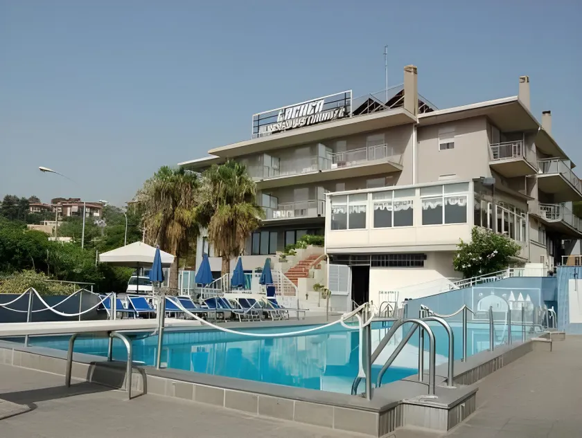 Hotel Lachea - Image 1