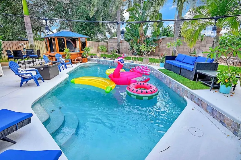 Urban Oasis W/hot Tub, Heated Pool And Private Movie Theater 2 Bedroom Home by RedAwning - Image 1