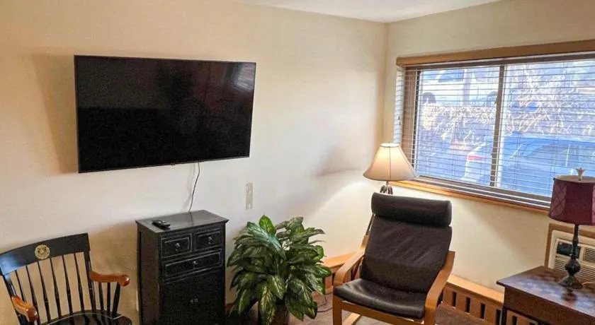 Urban Living - 2 Bed and 1 Bath - Image 1