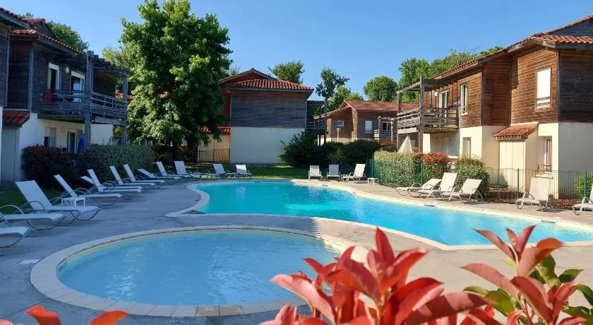 T2, 50m du lac, PISCINE, WIFI, jardin terrasse sans vis-à-vis, 1 à 4 pers - Image 1
