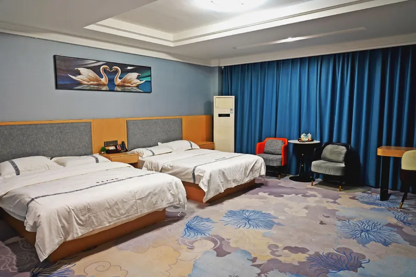 Emperor Dragon Hotel - Image 1