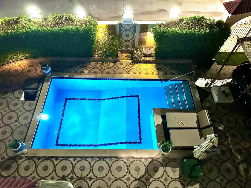 Apt with private pool and garden - Image 1