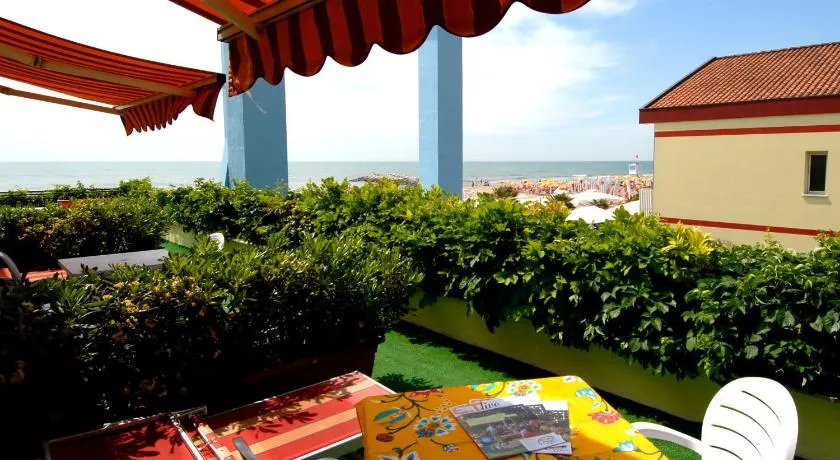 Hotel Righetto Fronte Mare - Image 1