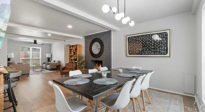 8BR Sleeps 14 Game Room Backyard #RS - Image 1