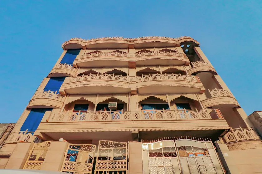 Hotel O Primrose Hotel's Near Noida Sector 76 Metro Station - Image 1
