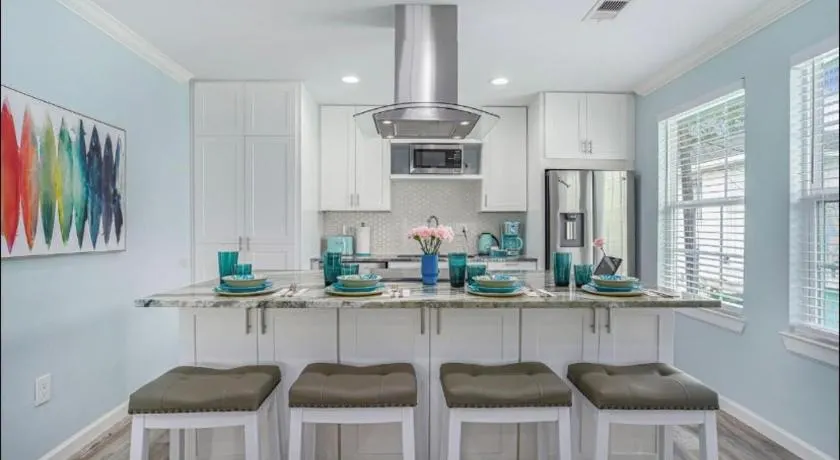 Island Dreams Oasis Galveston Retreat - Image 1