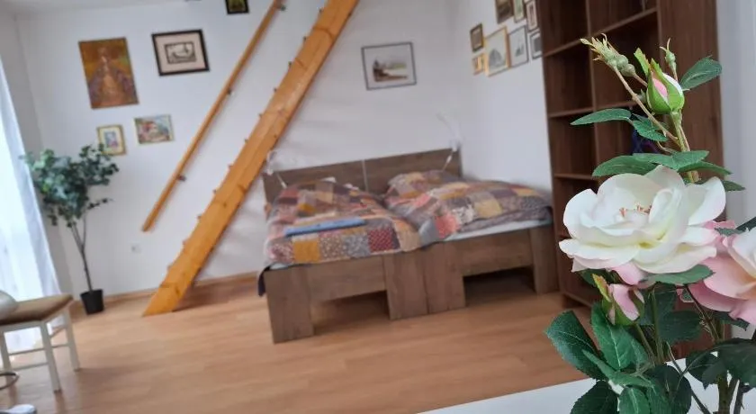 Soproniutas Ikva Apartman - Image 1