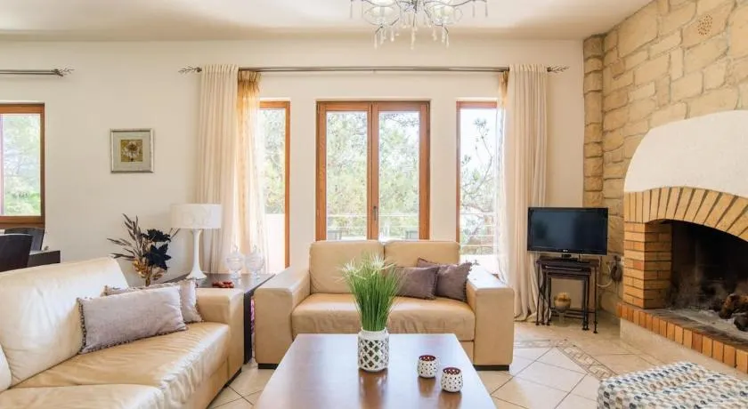 Sissy Luxury Mountain Villa - Image 1