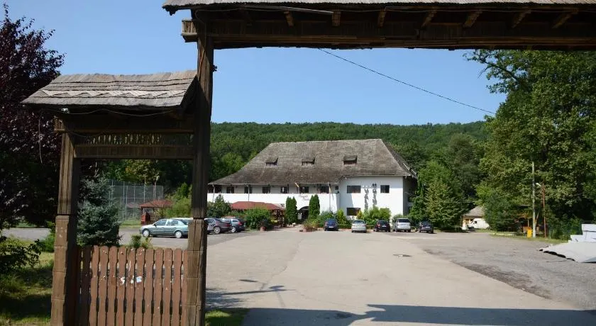 Pensiunea Valea Ursului - Image 1