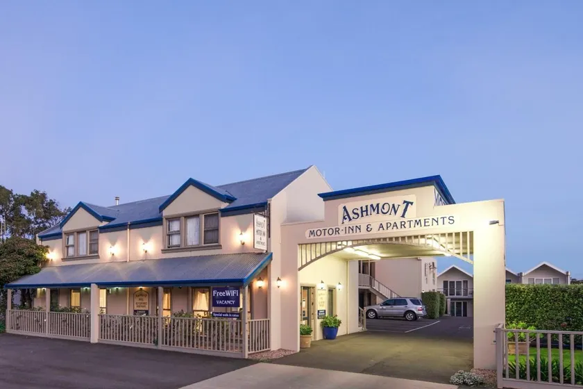 Ashmont Motel and Apartments - Image 1