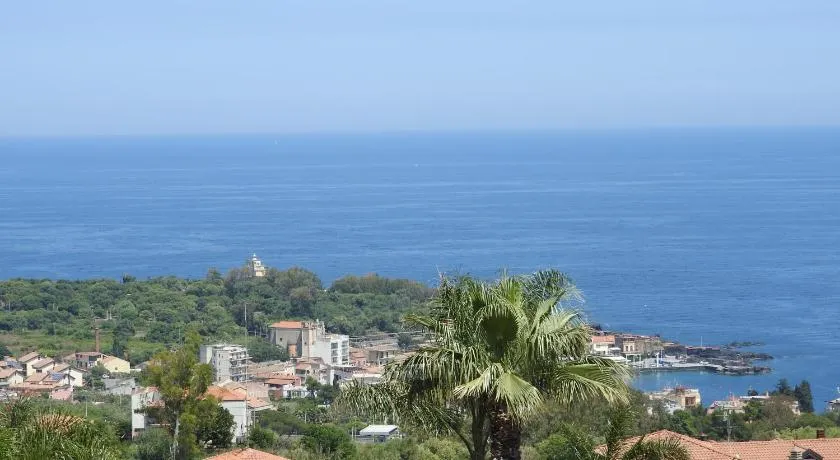 Mansarda sul mare dei Ciclopi - Image 1