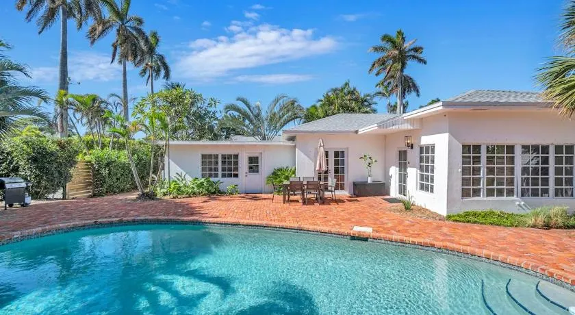 Stunning Tropical Pool House Delray Near The Ocean - Image 1