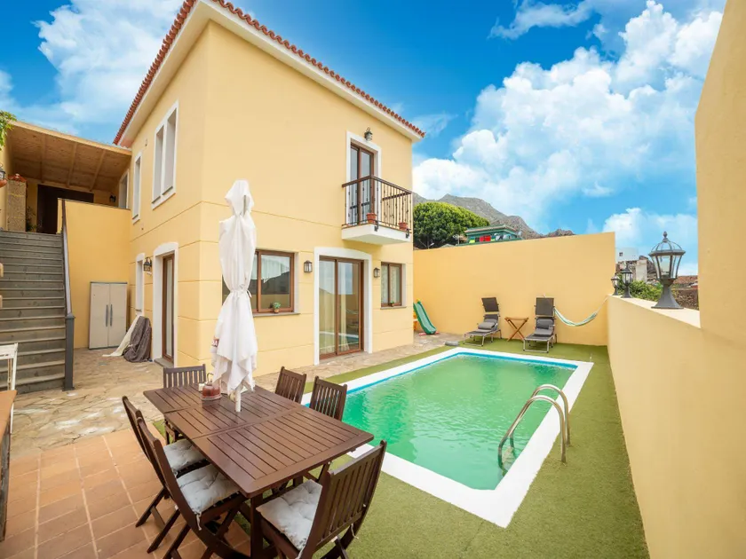 Villa in Tenerife with Pool and Sea Views - Image 1