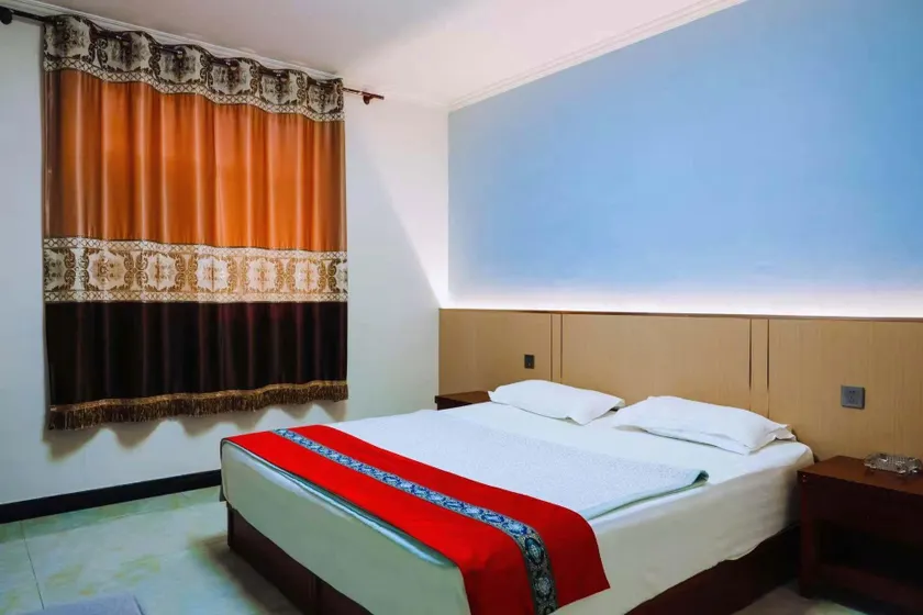 Jinghua Hotel - Image 1