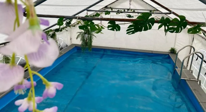 Mini Love Island style guest house includes personal hot 24 hour swimming pool, heated dining pod, outdoor bathtub, BBQ and fire pit, all this is secretly located in the busy suburbs of Nottingham - Image 1