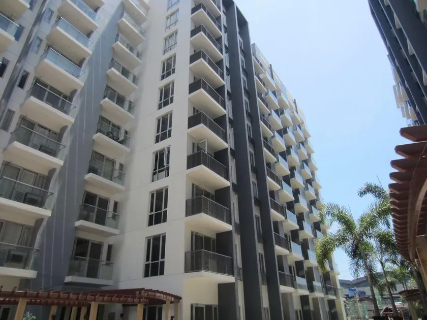 Palm Tree Genlex Condo - Image 1