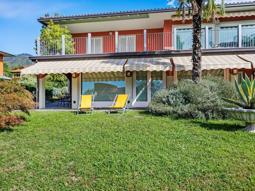 Nice apartment in a villa with three apartments, with private porch and garden - Image 1