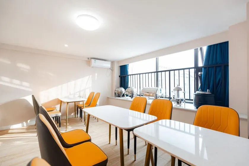 Lanwan Holiday Hotel Apartment (Xiaolongwan Subway Station Branch) - Image 1