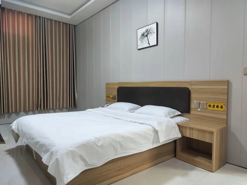 Julu County Orange Hotel - Image 1