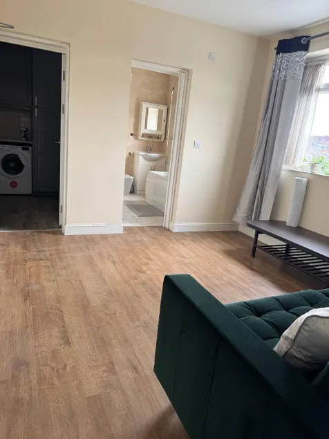 Beautiful 2 Bed Apartment Cricklewood - Image 1