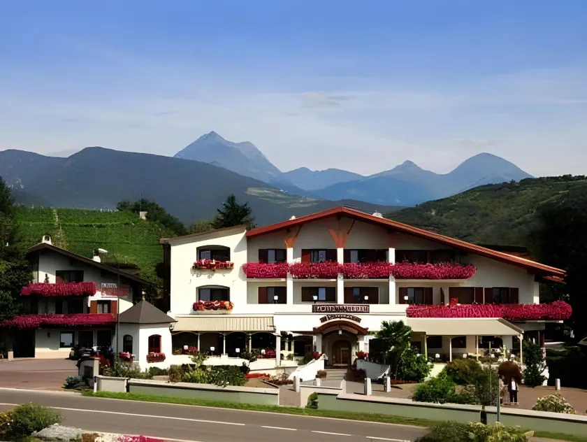Hotel Clara - Image 1