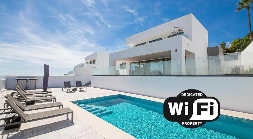 Villa Sapphire 62 - Image 1