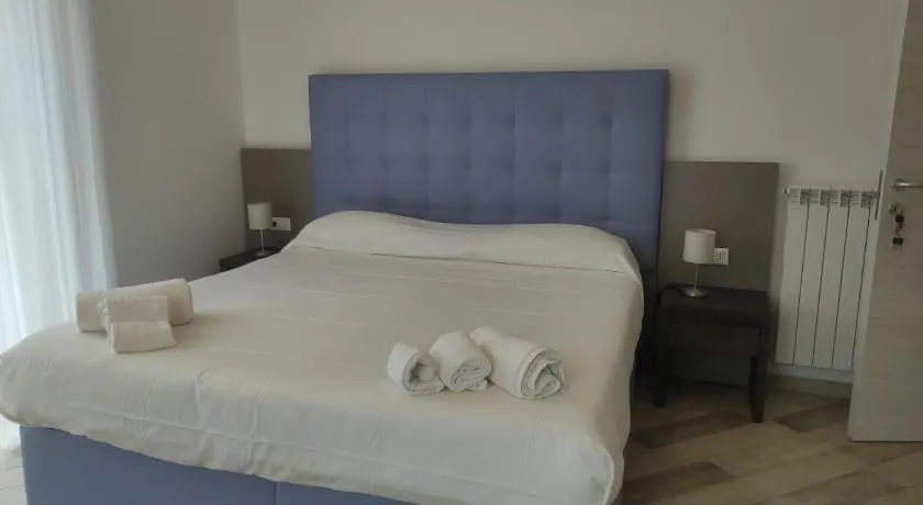 La Perla del Tirreno Guest House - Image 1