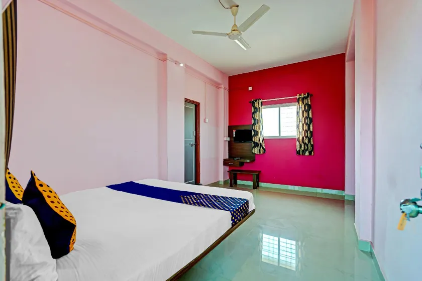 SPOT ON 78137 Hotel Raja Malhari - Image 1