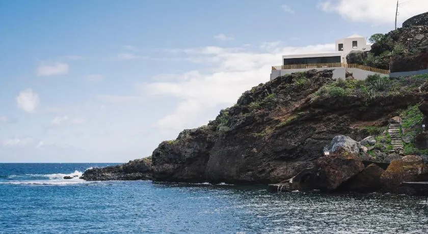Villa Vista, tu suite frente al mar en El Hierro - Image 1