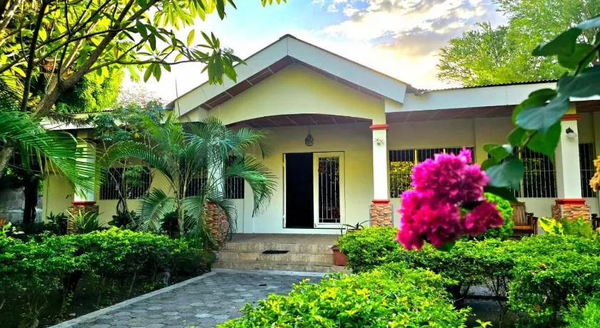 La Paloma Hostal - Image 1