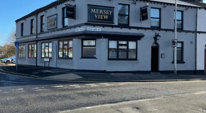 Mersey view Hotel & Pub - Image 1