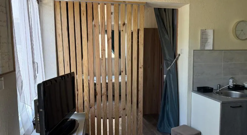 Gite climatisé avec piscine privée et spa bien être sur demande en option sur les hauteurs de Bollene - Image 1