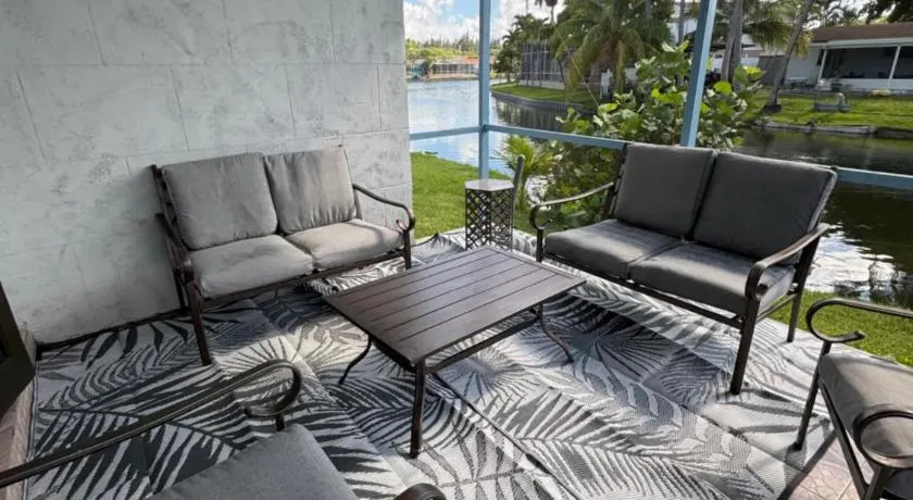 4bdrm Waterfront salt water Pool home with Outdoor theater Game Rm Make up vanities in every room Perfect for Game days and concerts trips to Miami Hard rock stadium and hotel 15 mins away - Image 1