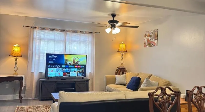 3 bedroom Town home - Image 1